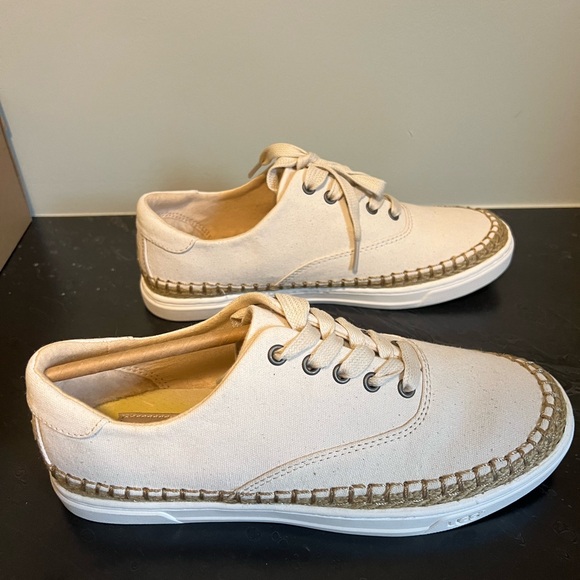 NEW Ugg Eyan II Canvas Cream Sneakers - Picture 3 of 5